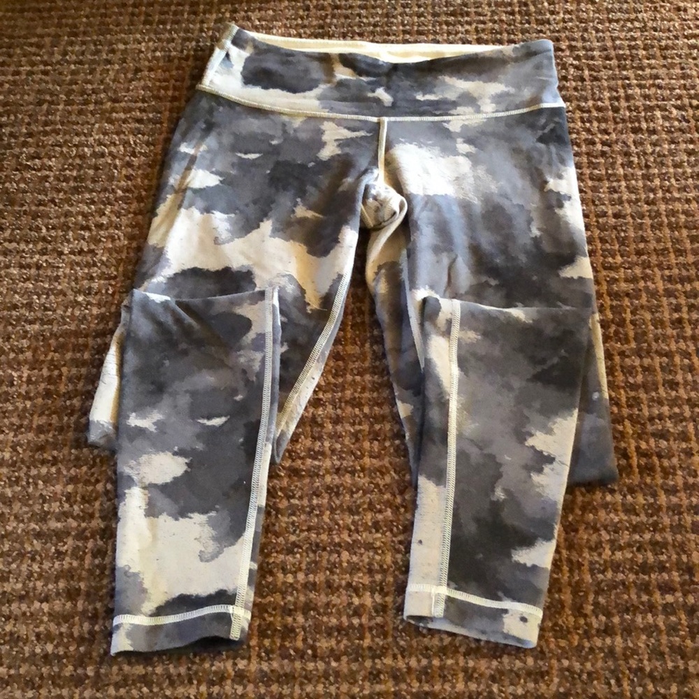 Lululemon low rise wunder under size 6